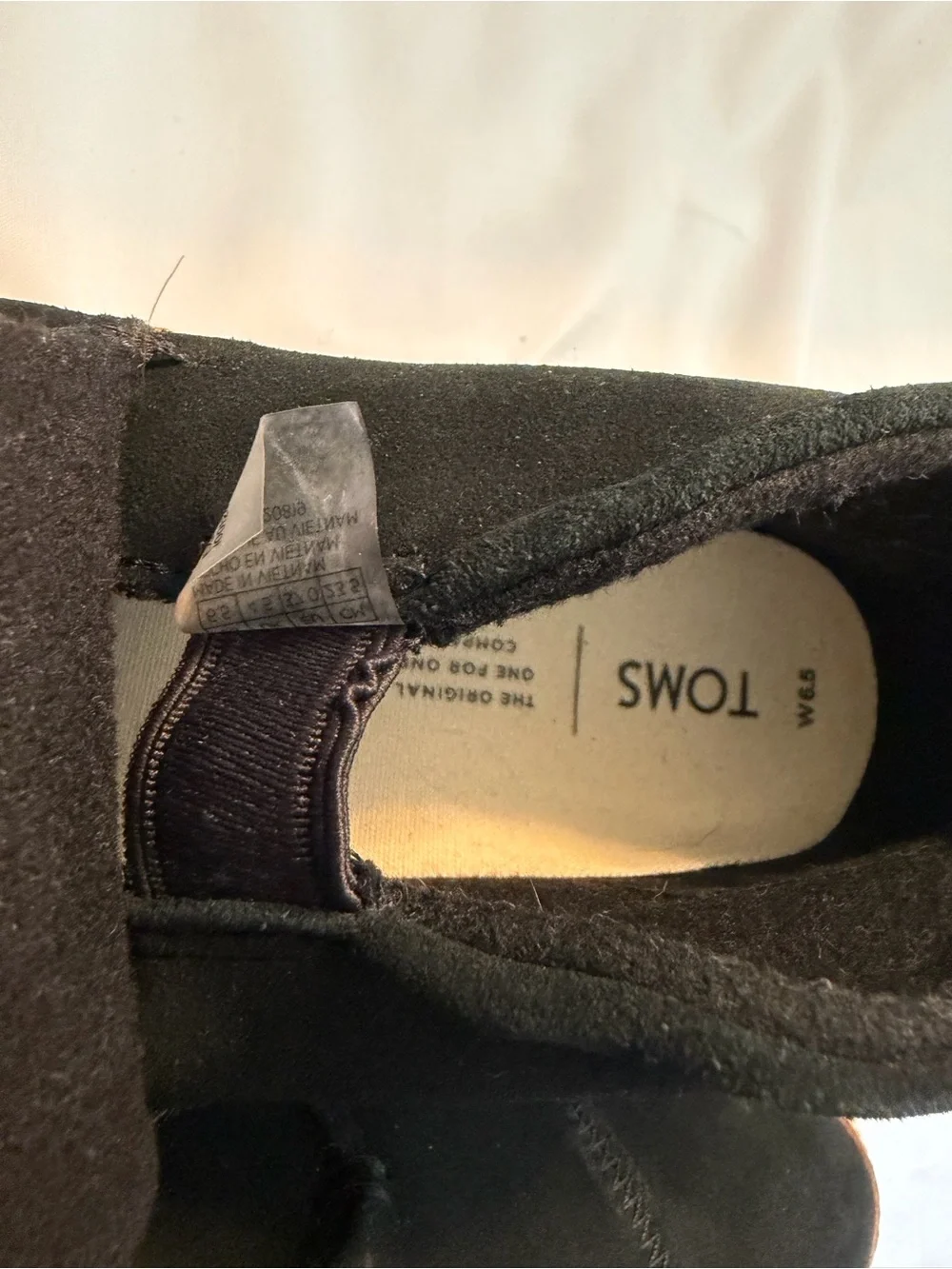 Toms versatile black